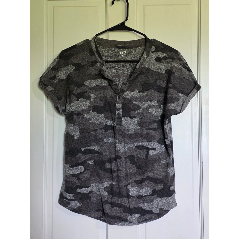 Duluth Trading Co Womens Grey Camo Short Rolled Sleeve Henley Top XS Workwear